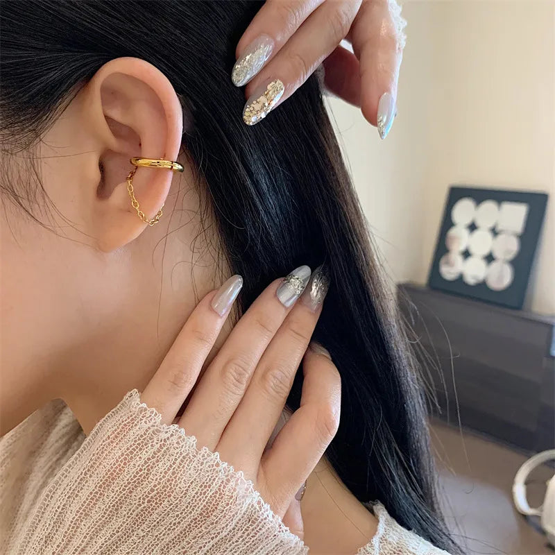 Classic ear cuff